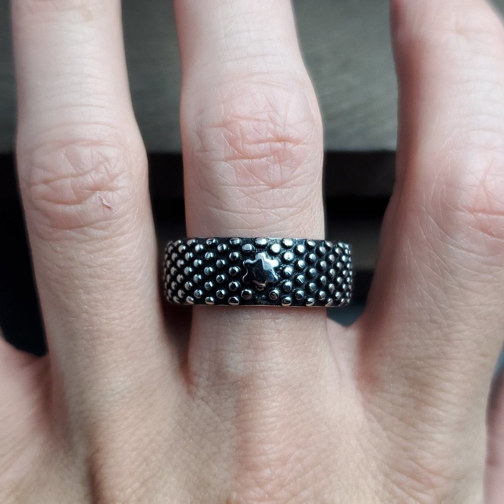 Size 12.75 Silver Tone Large Textured Small Star Ring